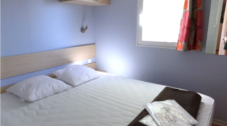 Chambre lit double mobil-home Bessan Herault