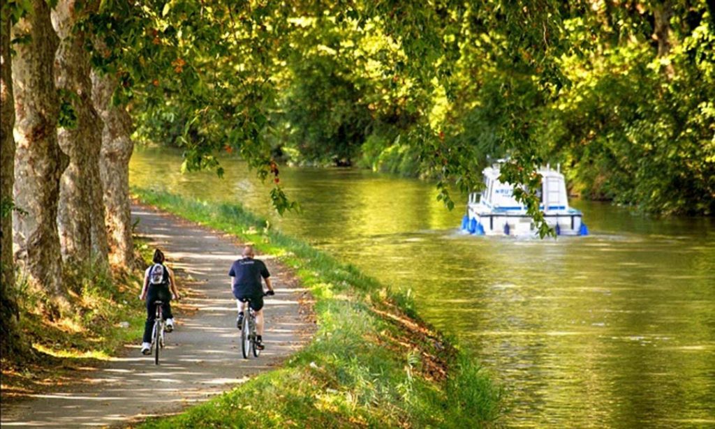 Domaine Sainte Véziane : Canal Du Midi A Vélo