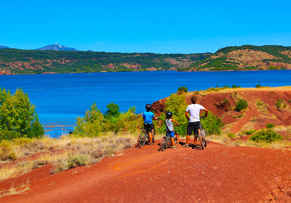 Discover Lake Salagou From The Campsite In Vias Cirque De Mour ze